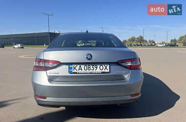 Лифтбек Skoda Superb 2016 в 