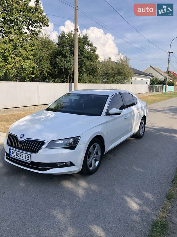 Лифтбек Skoda Superb 2017 в Мукачево