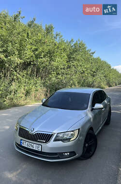 Лифтбек Skoda Superb 2014 в 