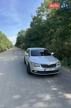 Лифтбек Skoda Superb 2014 в 