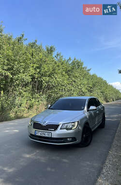 Лифтбек Skoda Superb 2014 в 