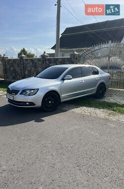Лифтбек Skoda Superb 2014 в 