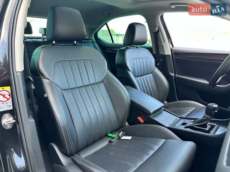 Лифтбек Skoda Superb 2022 в Луцке