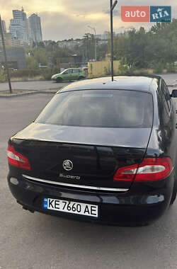Лифтбек Skoda Superb 2011 в 
