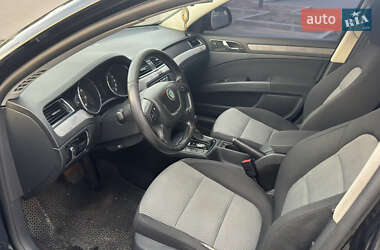 Лифтбек Skoda Superb 2011 в 