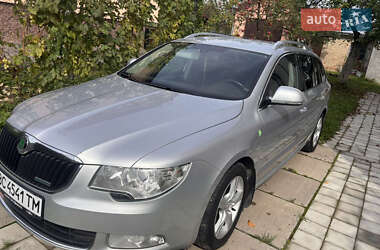 Универсал Skoda Superb 2012 в Дрогобыче