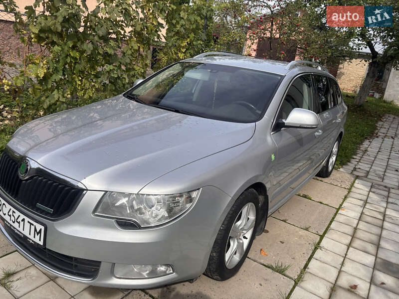 Skoda Superb 2012