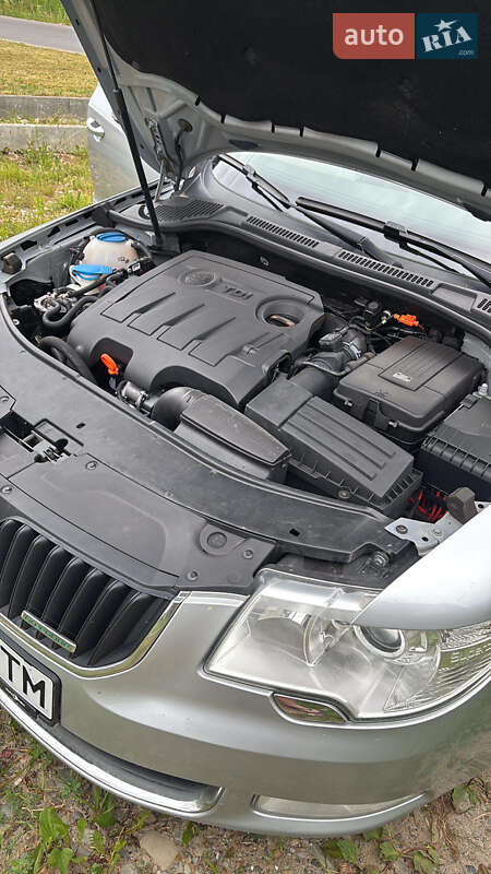 Универсал Skoda Superb 2012 в Дрогобыче