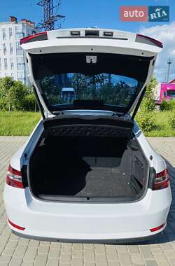 Лифтбек Skoda Superb 2016 в 
