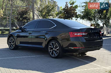 Лифтбек Skoda Superb 2021 в 