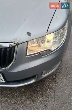 Лифтбек Skoda Superb 2012 в 