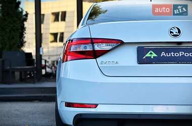 Лифтбек Skoda Superb 2019 в 