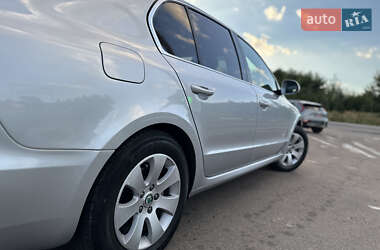 Лифтбек Skoda Superb 2013 в 