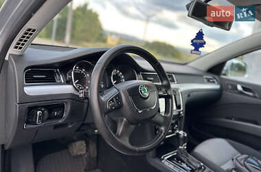 Лифтбек Skoda Superb 2013 в 