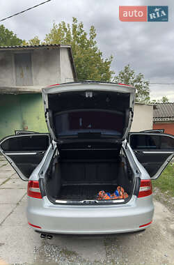 Лифтбек Skoda Superb 2013 в 
