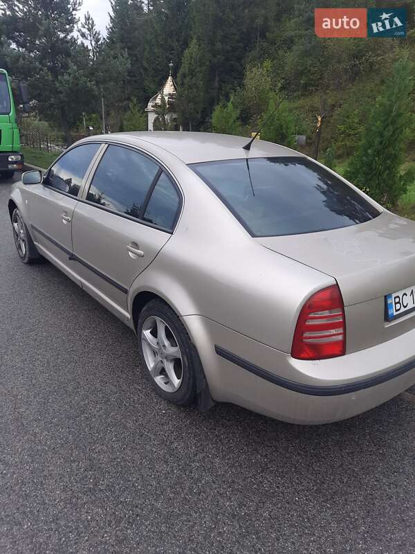 Лифтбек Skoda Superb 2004 в Львове