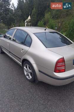 Лифтбек Skoda Superb 2004 в 