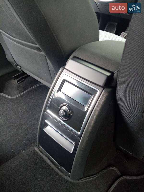 Універсал Skoda Superb 2013 в Тернополі