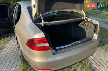 Лифтбек Skoda Superb 2013 в 