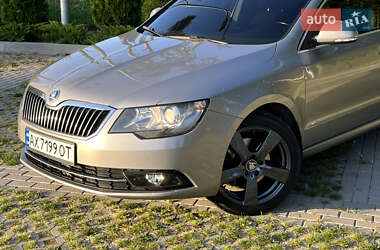 Лифтбек Skoda Superb 2013 в 