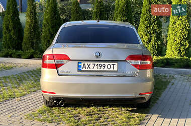 Лифтбек Skoda Superb 2013 в 