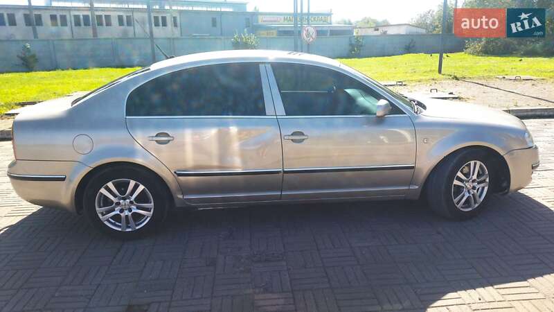 Лифтбек Skoda Superb 2004 в Жидачове