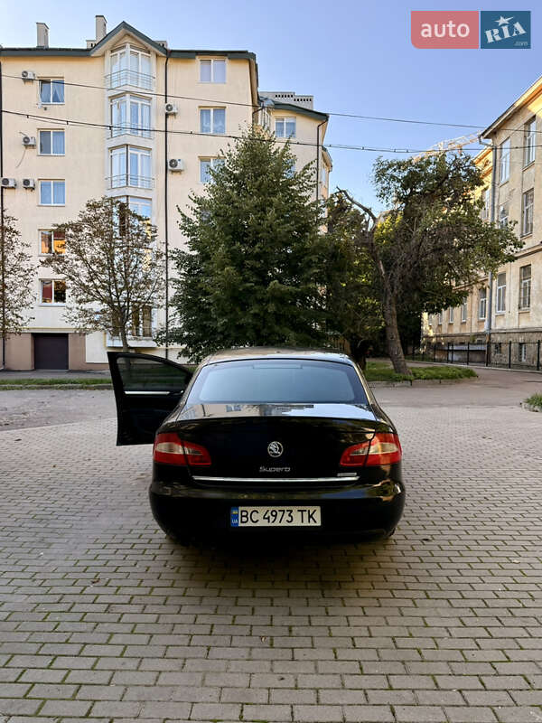 Лифтбек Skoda Superb 2012 в Львове