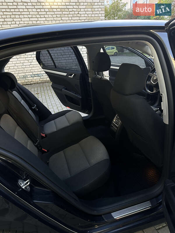 Лифтбек Skoda Superb 2012 в Львове