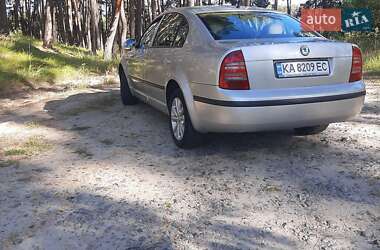 Лифтбек Skoda Superb 2003 в 