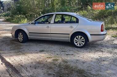 Лифтбек Skoda Superb 2003 в 