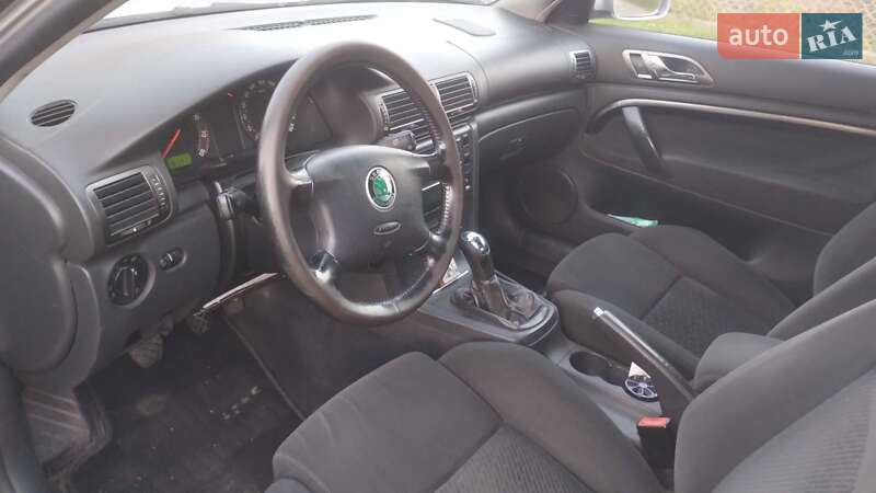 Лифтбек Skoda Superb 2002 в Львове