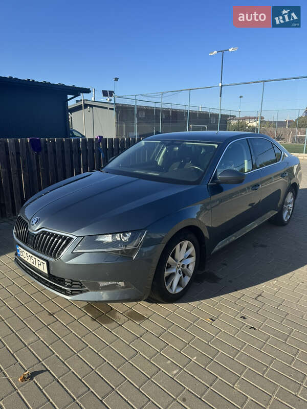 Лифтбек Skoda Superb 2018 в Львове
