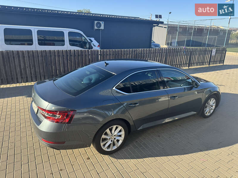 Лифтбек Skoda Superb 2018 в Львове
