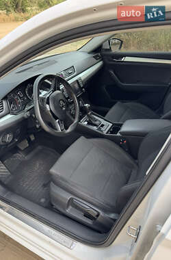 Лифтбек Skoda Superb 2015 в 
