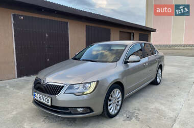 Лифтбек Skoda Superb 2013 в 