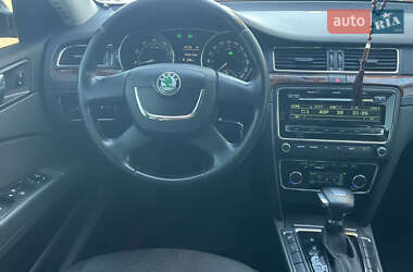 Лифтбек Skoda Superb 2012 в 