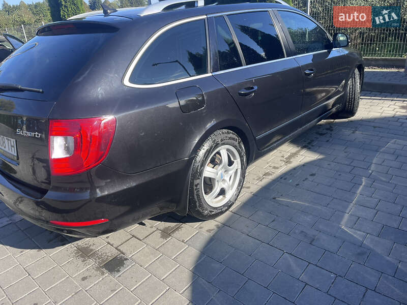 Универсал Skoda Superb 2012 в Самборе