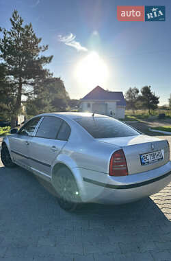 Лифтбек Skoda Superb 2003 в 