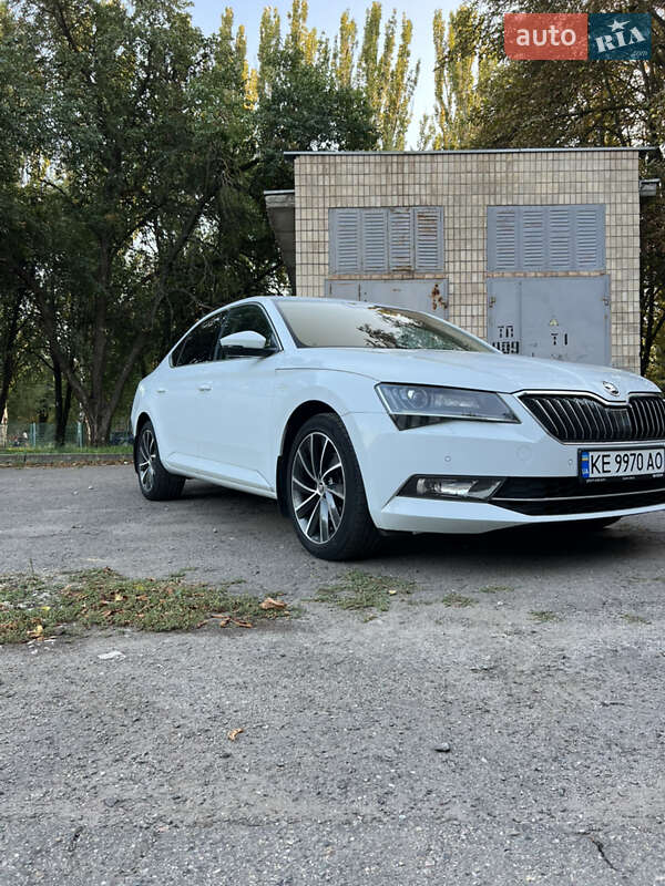 Лифтбек Skoda Superb 2016 в 