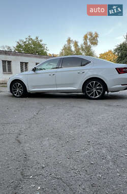 Лифтбек Skoda Superb 2016 в 