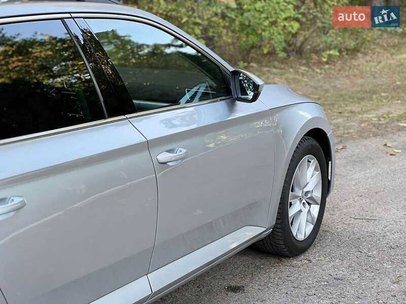 Универсал Skoda Superb 2019 в Дубно