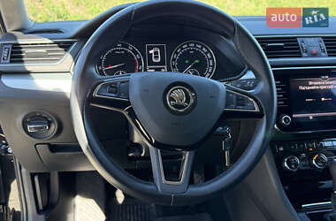Лифтбек Skoda Superb 2019 в 