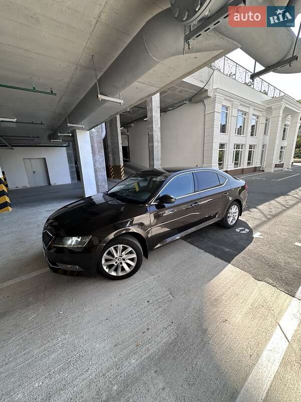 Лифтбек Skoda Superb 2018 в Киеве