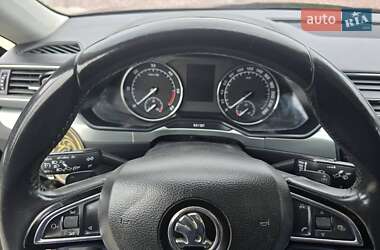 Лифтбек Skoda Superb 2016 в 