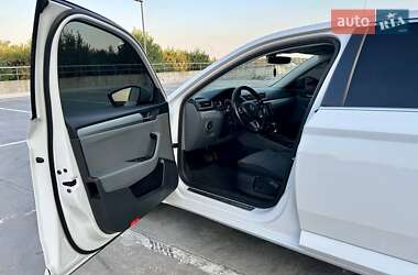 Лифтбек Skoda Superb 2015 в 