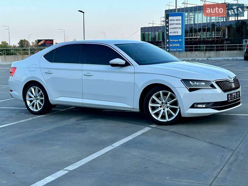 Лифтбек Skoda Superb 2015 в 