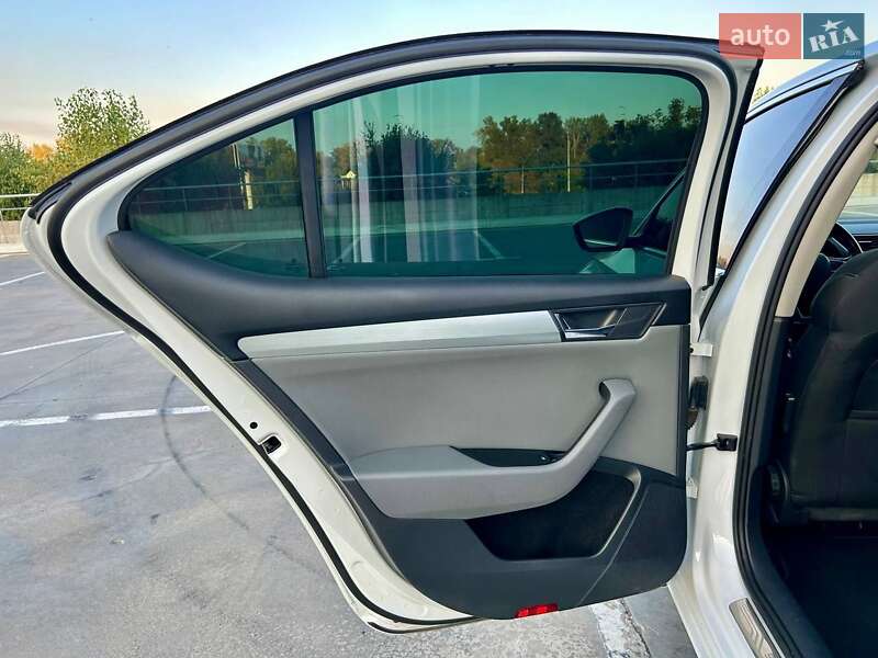 Лифтбек Skoda Superb 2015 в Киеве фото 17 Лифтбек Skoda Superb 2015 в Киеве