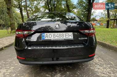 Лифтбек Skoda Superb 2019 в 