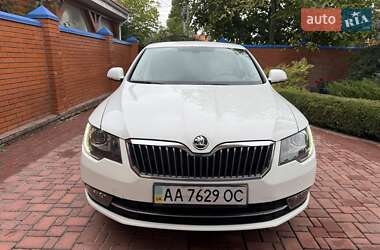 Лифтбек Skoda Superb 2013 в 