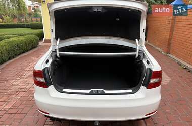 Лифтбек Skoda Superb 2013 в 